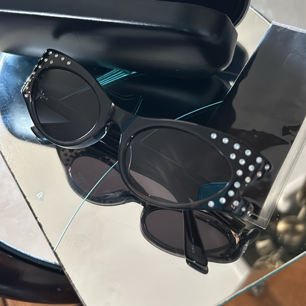 McQ by Alexander McQueen Wing Studded Sunglasses - Picture 7 of 13